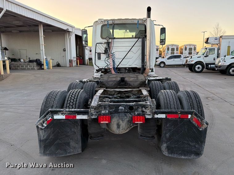 image for item ED5147 2017 International ProStar Plus semi truck