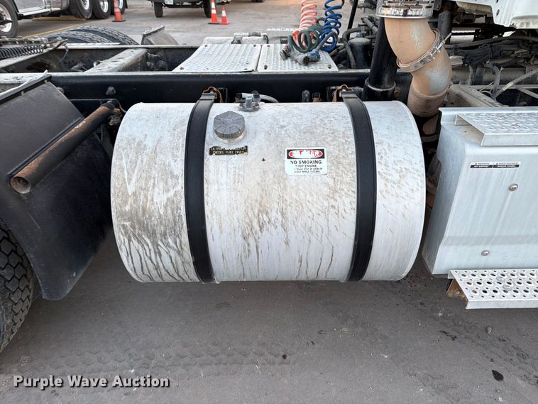 image for item ED5147 2017 International ProStar Plus semi truck