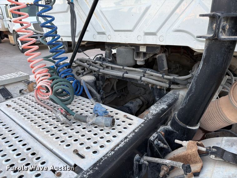 image for item ED5147 2017 International ProStar Plus semi truck