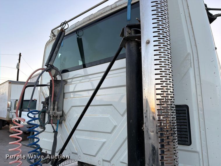 image for item ED5147 2017 International ProStar Plus semi truck