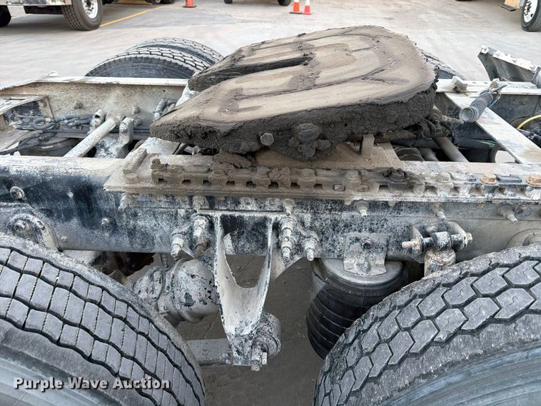 image for item ED5147 2017 International ProStar Plus semi truck