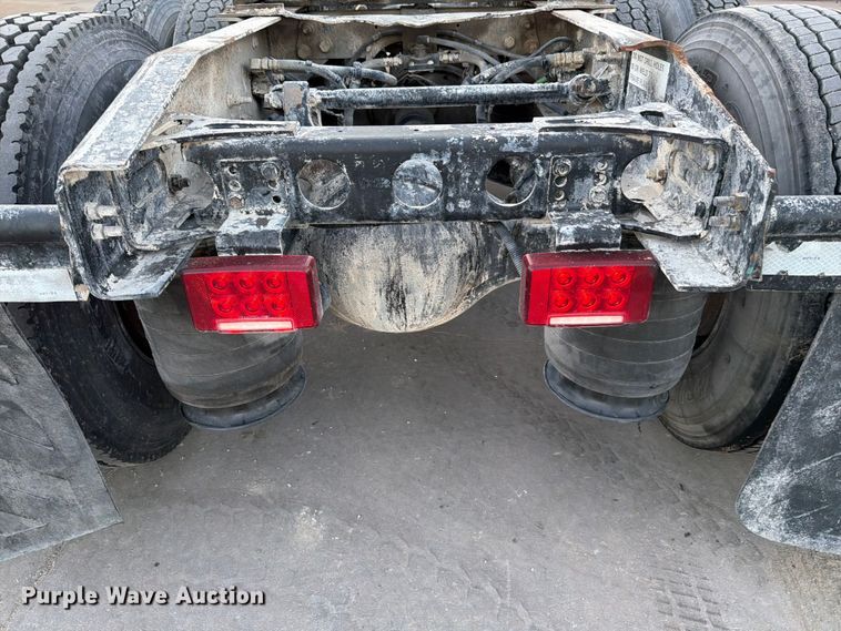 image for item ED5147 2017 International ProStar Plus semi truck