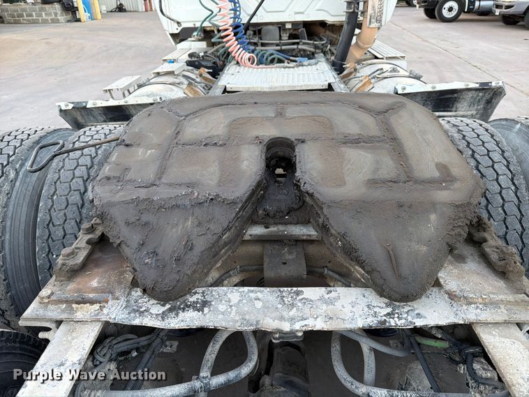 image for item ED5147 2017 International ProStar Plus semi truck