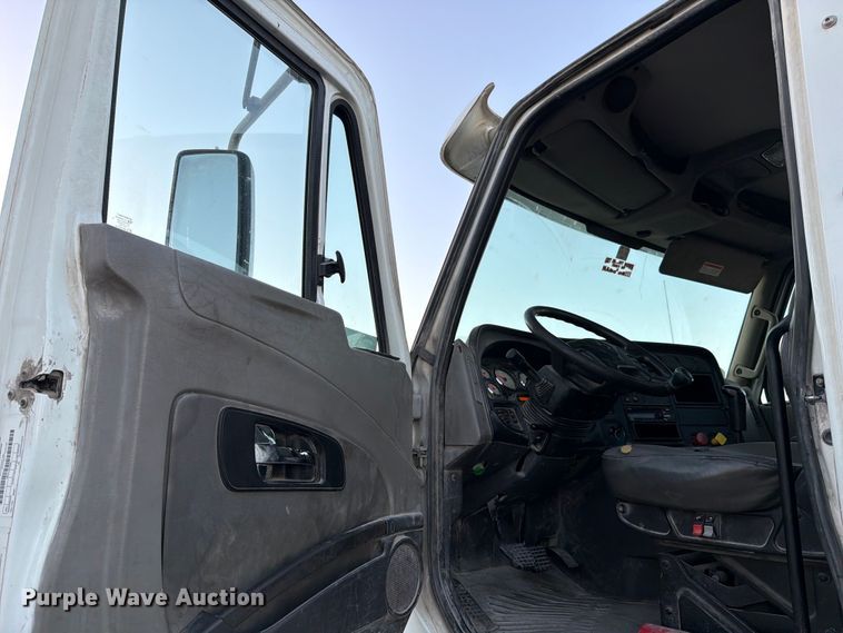 image for item ED5147 2017 International ProStar Plus semi truck