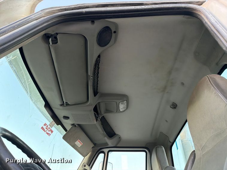 image for item ED5147 2017 International ProStar Plus semi truck