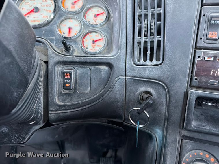 image for item ED5147 2017 International ProStar Plus semi truck