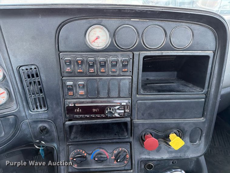 image for item ED5147 2017 International ProStar Plus semi truck