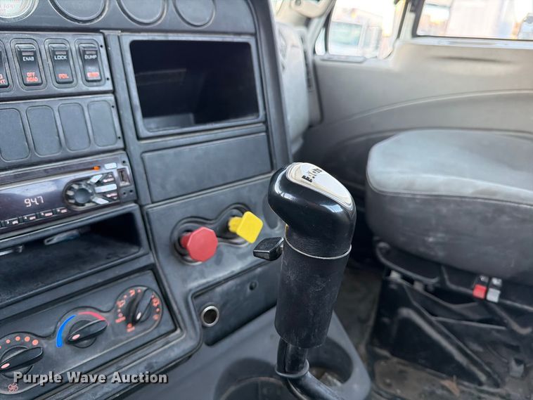 image for item ED5147 2017 International ProStar Plus semi truck