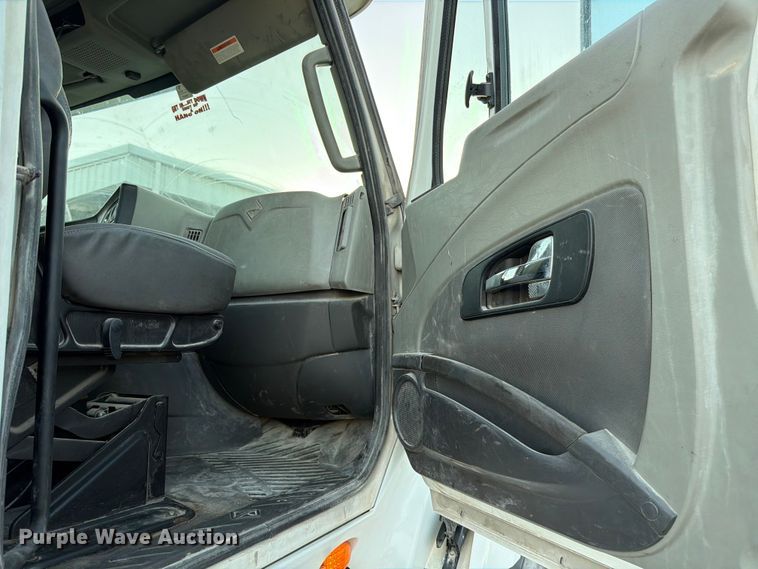 image for item ED5147 2017 International ProStar Plus semi truck