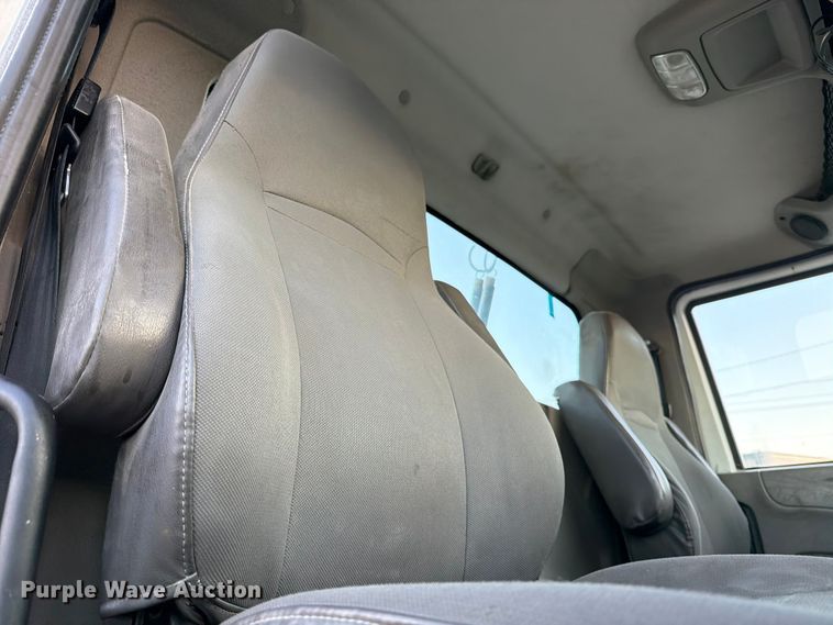 image for item ED5147 2017 International ProStar Plus semi truck