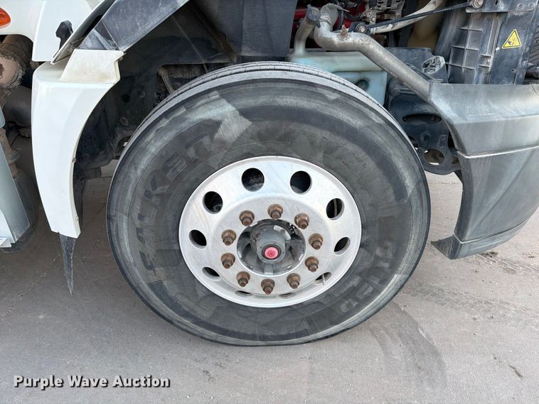 image for item ED5147 2017 International ProStar Plus semi truck