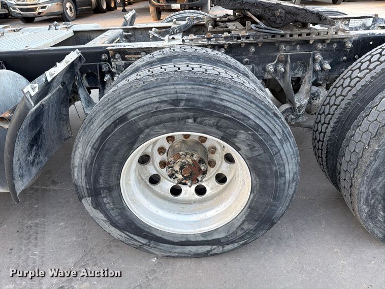 image for item ED5147 2017 International ProStar Plus semi truck