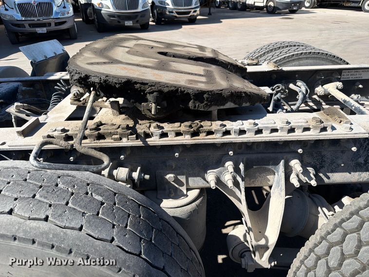 image for item ED5151 2017 International ProStar Plus semi truck