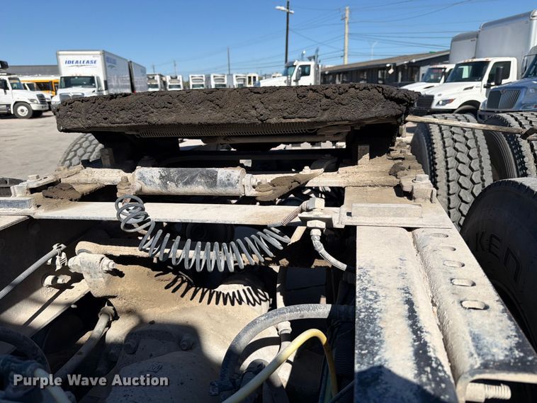 image for item ED5151 2017 International ProStar Plus semi truck