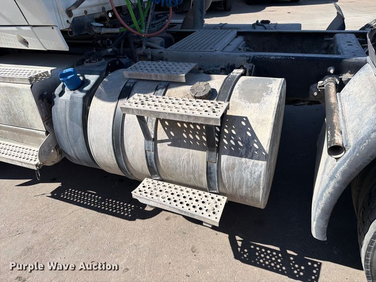 image for item ED5151 2017 International ProStar Plus semi truck