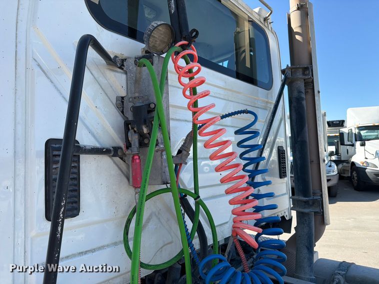 image for item ED5151 2017 International ProStar Plus semi truck