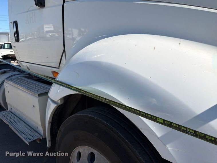 image for item ED5151 2017 International ProStar Plus semi truck