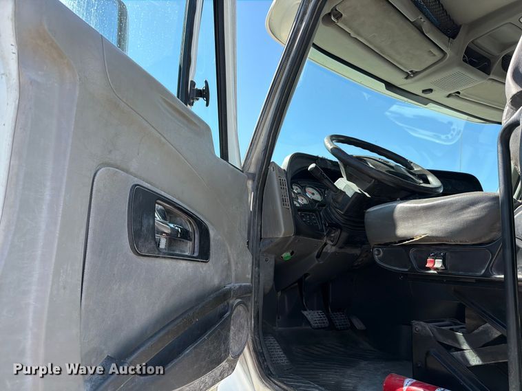 image for item ED5151 2017 International ProStar Plus semi truck