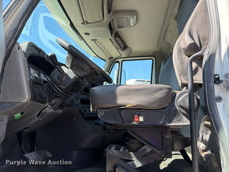 image for item ED5151 2017 International ProStar Plus semi truck