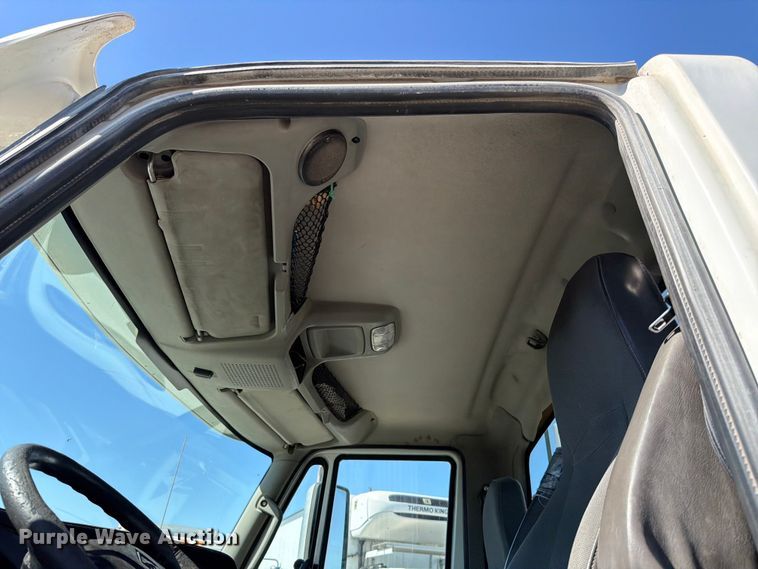 image for item ED5151 2017 International ProStar Plus semi truck