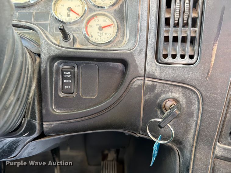 image for item ED5151 2017 International ProStar Plus semi truck