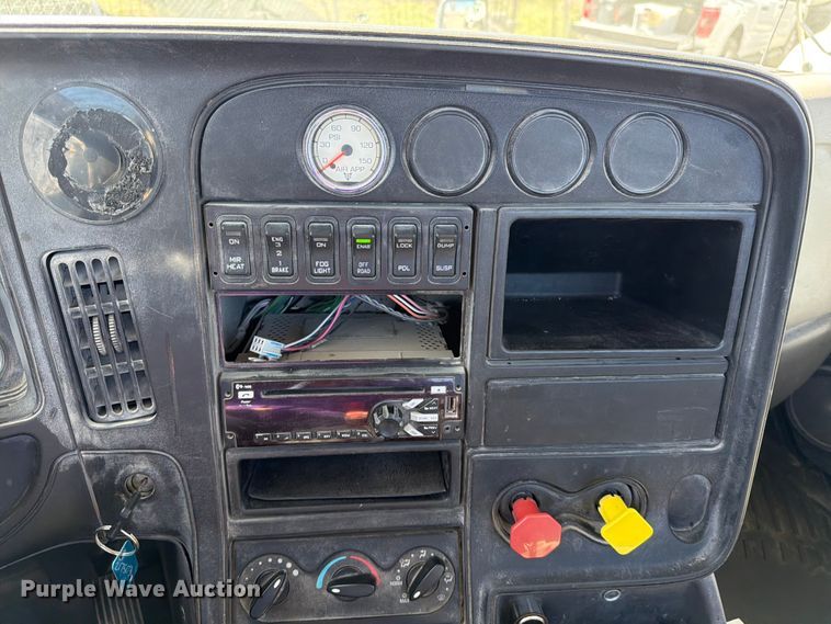 image for item ED5151 2017 International ProStar Plus semi truck