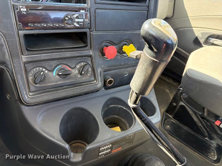 image for item ED5151 2017 International ProStar Plus semi truck