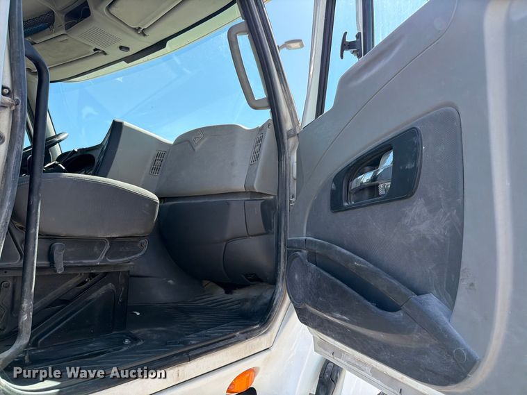 image for item ED5151 2017 International ProStar Plus semi truck