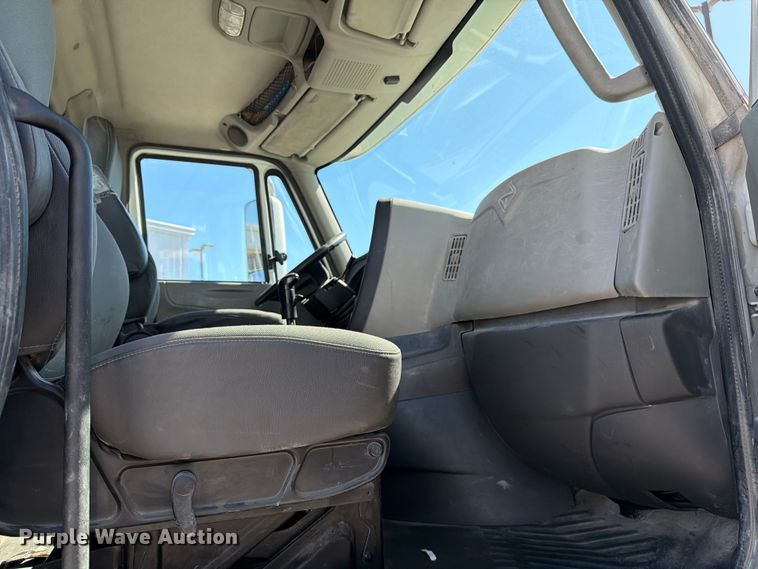 image for item ED5151 2017 International ProStar Plus semi truck