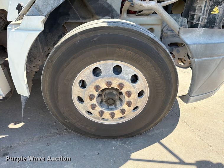 image for item ED5151 2017 International ProStar Plus semi truck