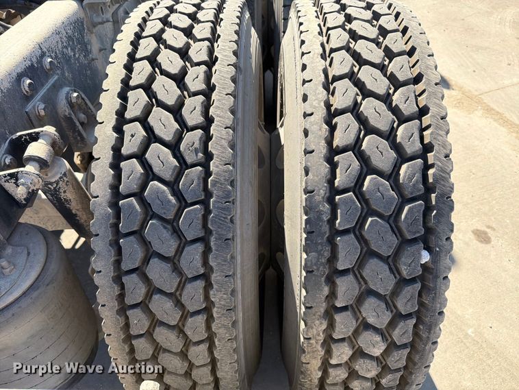 image for item ED5151 2017 International ProStar Plus semi truck