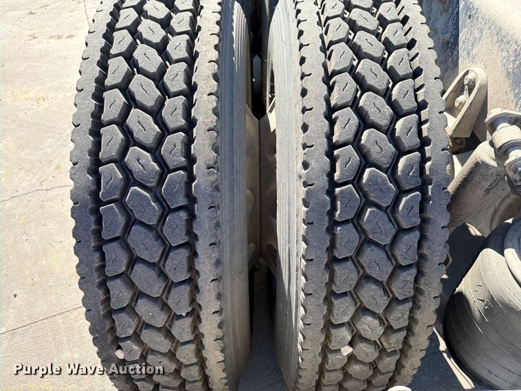 image for item ED5151 2017 International ProStar Plus semi truck