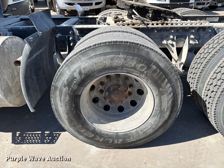 image for item ED5151 2017 International ProStar Plus semi truck