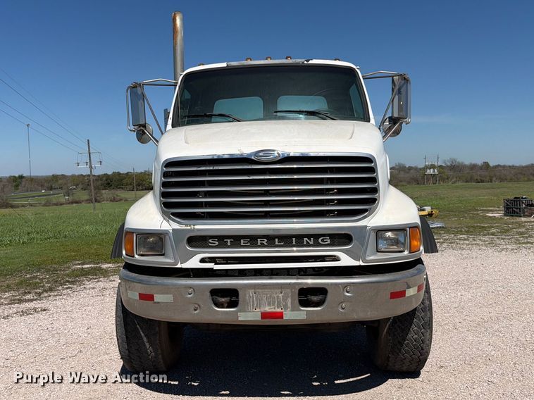 image for item ED5168 2007 Sterling L9500 truck cab and chassis