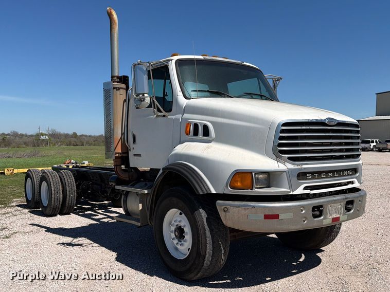 image for item ED5168 2007 Sterling L9500 truck cab and chassis