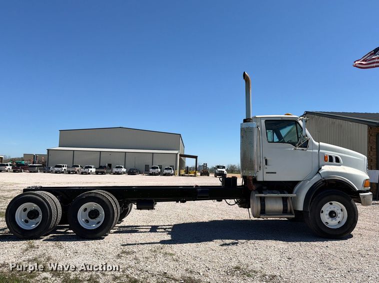 image for item ED5168 2007 Sterling L9500 truck cab and chassis