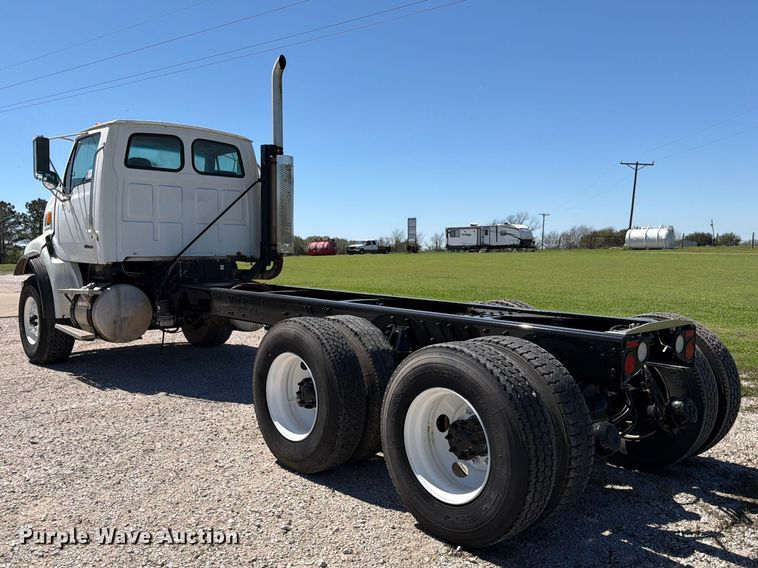 image for item ED5168 2007 Sterling L9500 truck cab and chassis