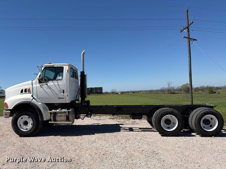 image for item ED5168 2007 Sterling L9500 truck cab and chassis