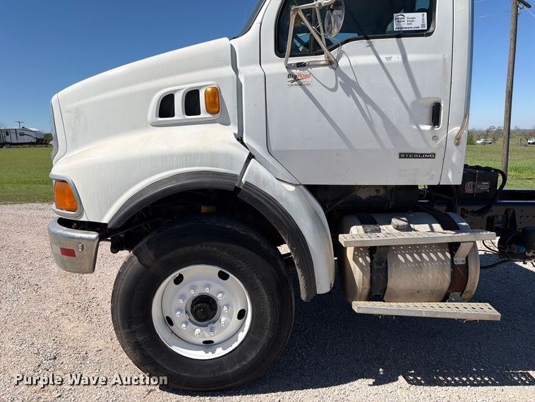 image for item ED5168 2007 Sterling L9500 truck cab and chassis