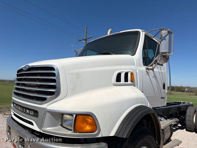 image for item ED5168 2007 Sterling L9500 truck cab and chassis
