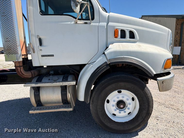 image for item ED5168 2007 Sterling L9500 truck cab and chassis