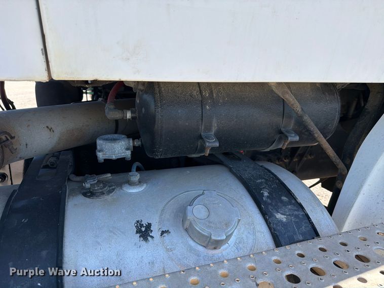 image for item ED5168 2007 Sterling L9500 truck cab and chassis