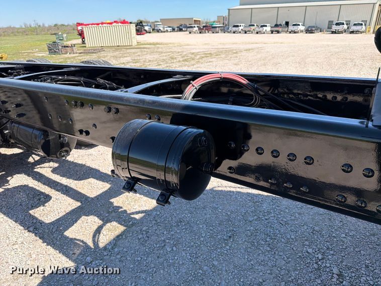 image for item ED5168 2007 Sterling L9500 truck cab and chassis