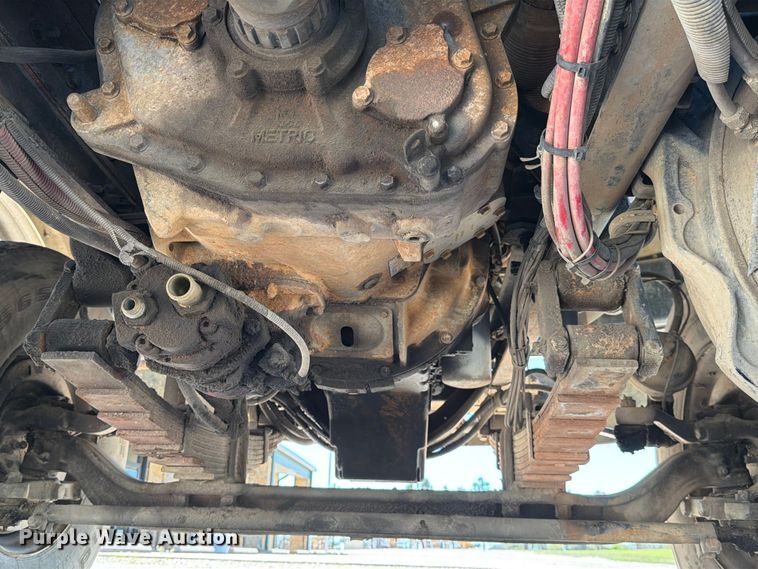 image for item ED5168 2007 Sterling L9500 truck cab and chassis