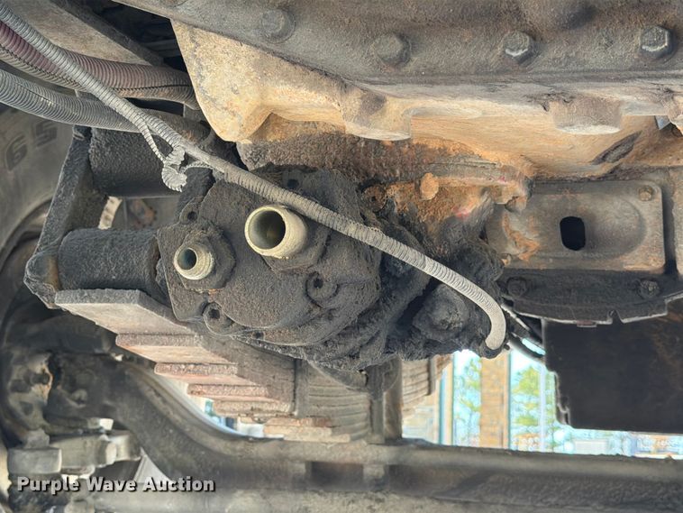 image for item ED5168 2007 Sterling L9500 truck cab and chassis