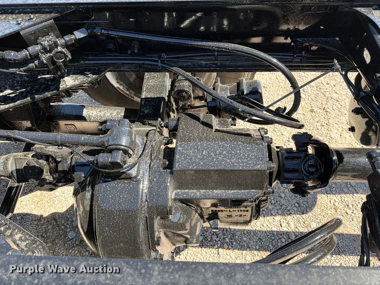 image for item ED5168 2007 Sterling L9500 truck cab and chassis