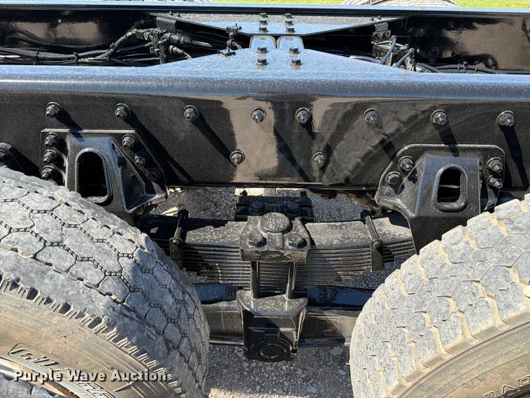 image for item ED5168 2007 Sterling L9500 truck cab and chassis