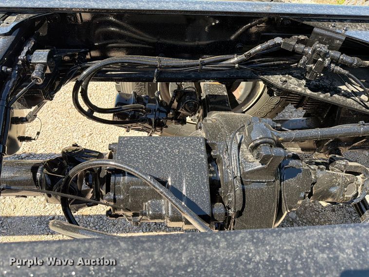 image for item ED5168 2007 Sterling L9500 truck cab and chassis