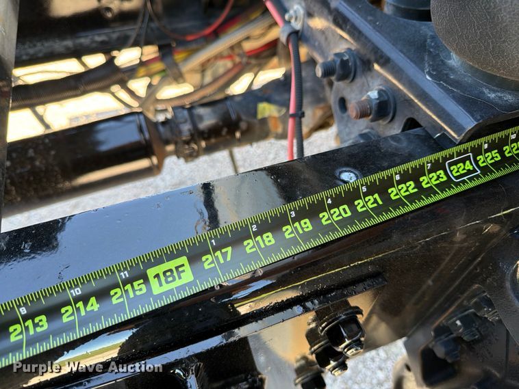 image for item ED5168 2007 Sterling L9500 truck cab and chassis