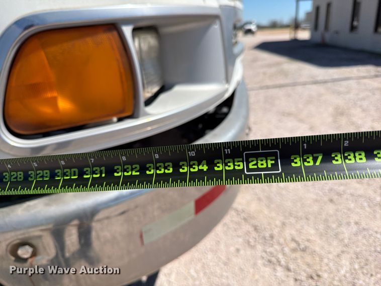 image for item ED5168 2007 Sterling L9500 truck cab and chassis